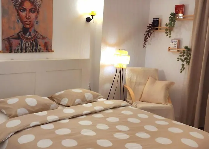 Bright Corner Pacii Apartment *